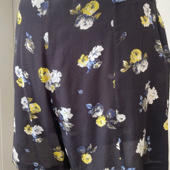 Nunui Floral Navy Blue Womens Shorts AU 12 - Blue with colourful flowers - Picture 4 of 16